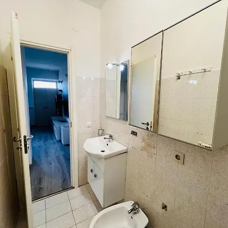 Apartamento Indipendente Piano Terra Con Giardino *